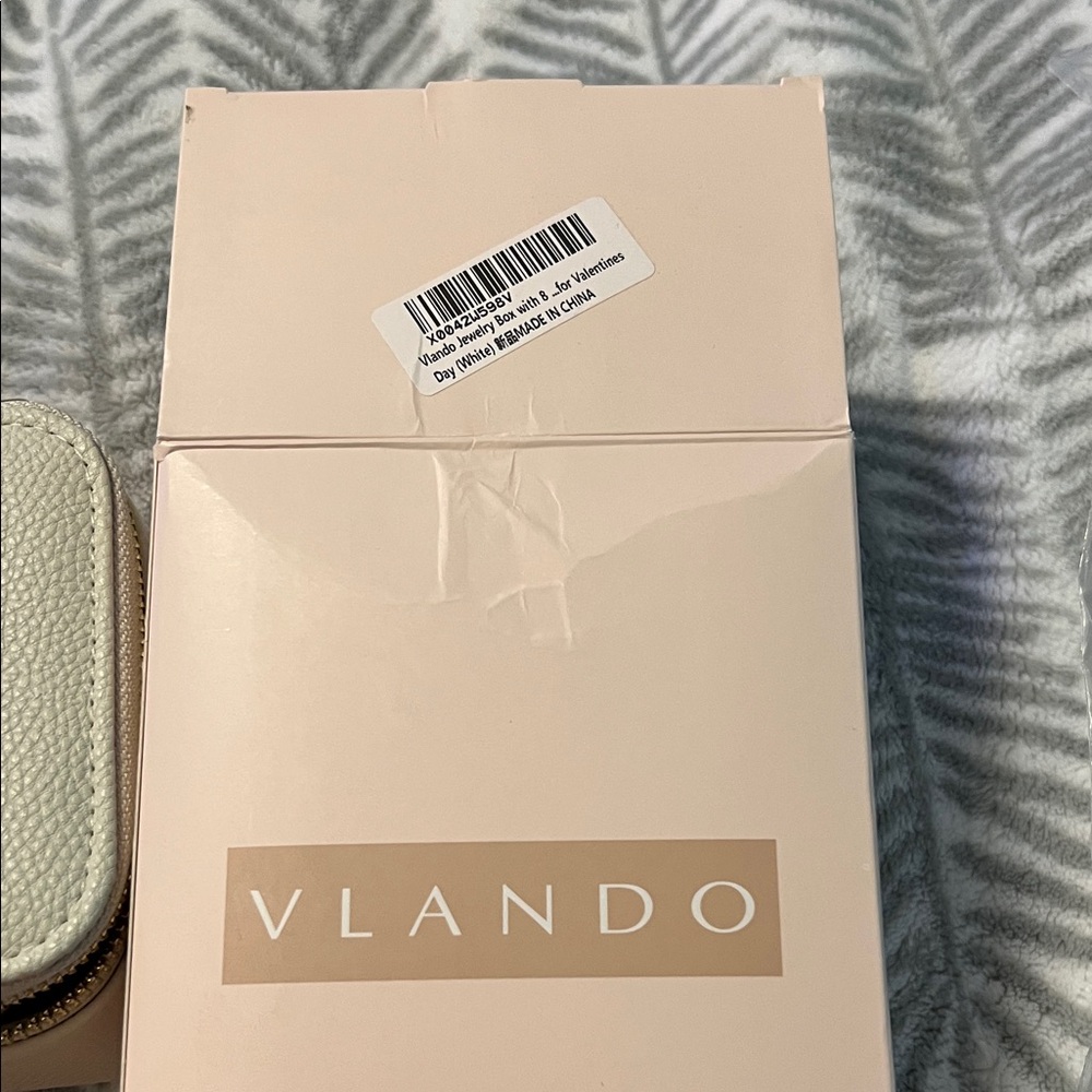 Cream Jewelry Organizer - Picture 3 of 6